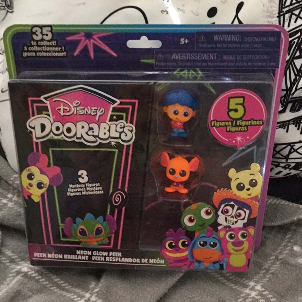 Disney Doorables Neon Glow Peek Figures